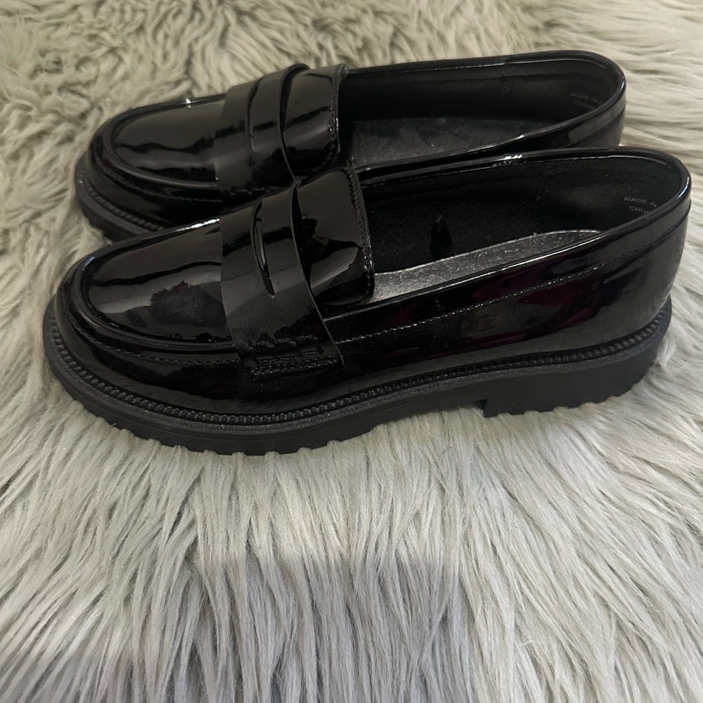 Old Navy Chunky Black Loafers for Girls - Picture 7 of 8